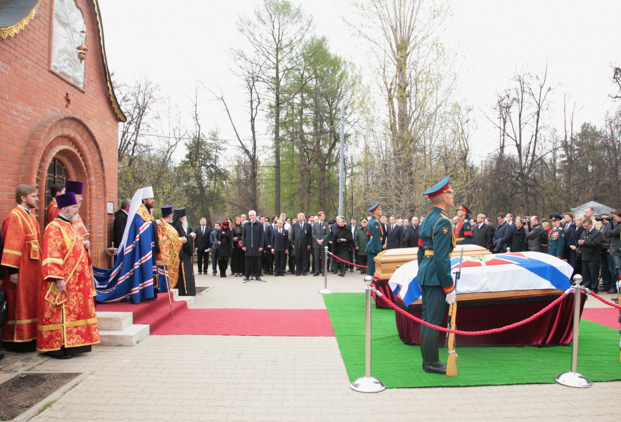 30 апреля ПАРК (ранее Братское кладбище 1 мировой) похороны Романовых.JPG